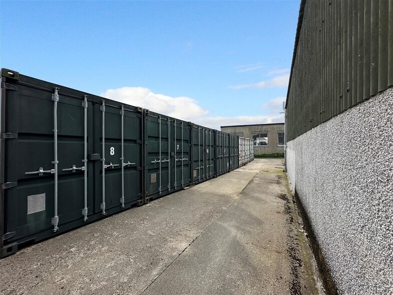 W&D Ross Hardware Store & Paint Spectrum portfolio of 2 properties for sale on LoopNet.com - Building Photo - Image 3 of 33