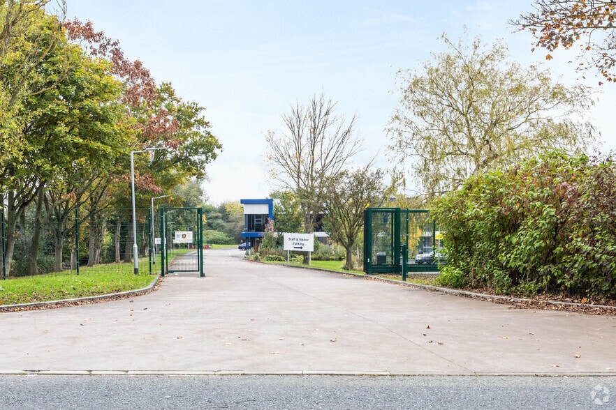 Infinity Portfolio portfolio of 3 properties for sale on LoopNet.com - Primary Photo - Image 3 of 3