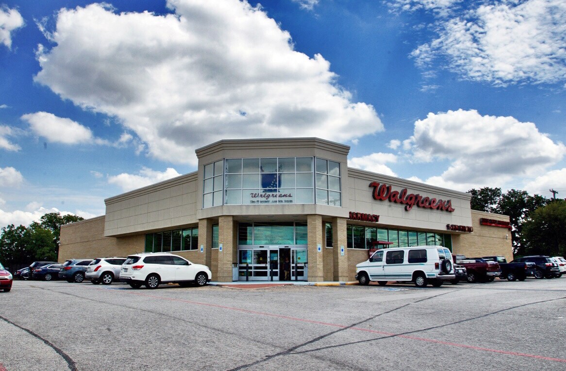 750 N Walnut Creek Dr, Mansfield, TX 76063