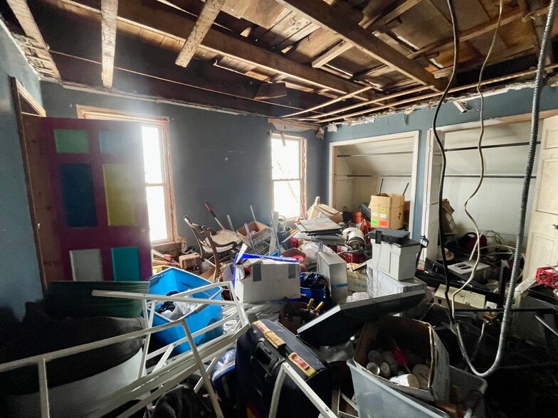 179 Lincoln St, Portland, ME for sale - Interior Photo - Image 2 of 5