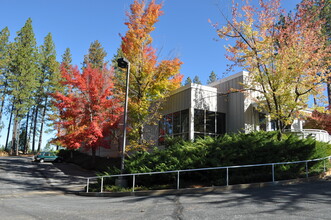 443 Crown Point Cir, Grass Valley, CA for lease Building Photo- Image 2 of 5