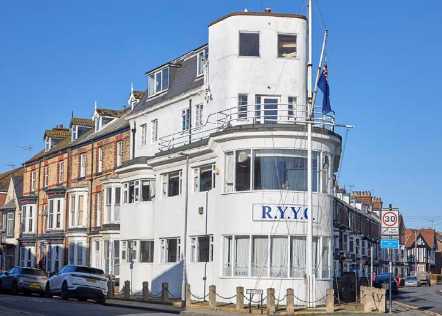 1 Windsor Crescent, Bridlington for sale Primary Photo- Image 1 of 10