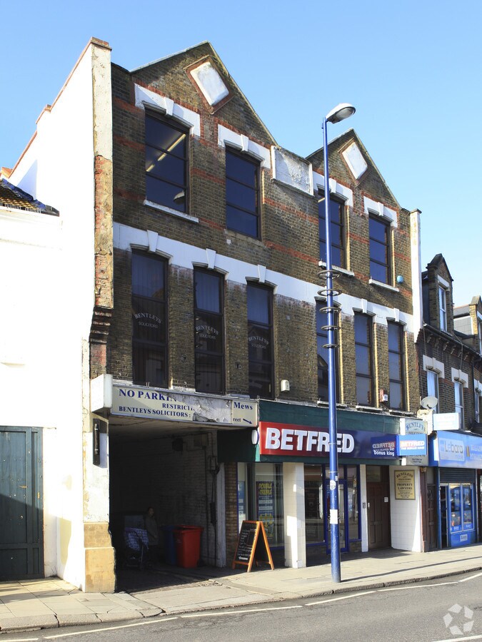 182 Hoe St, London, E17 4QH