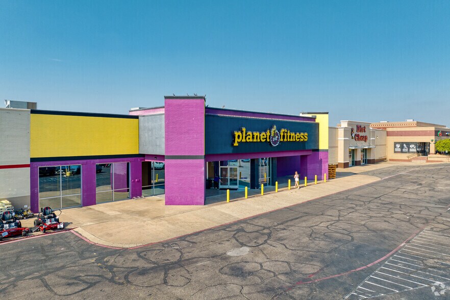 408 N Valley Mills Dr, Waco, TX 76710