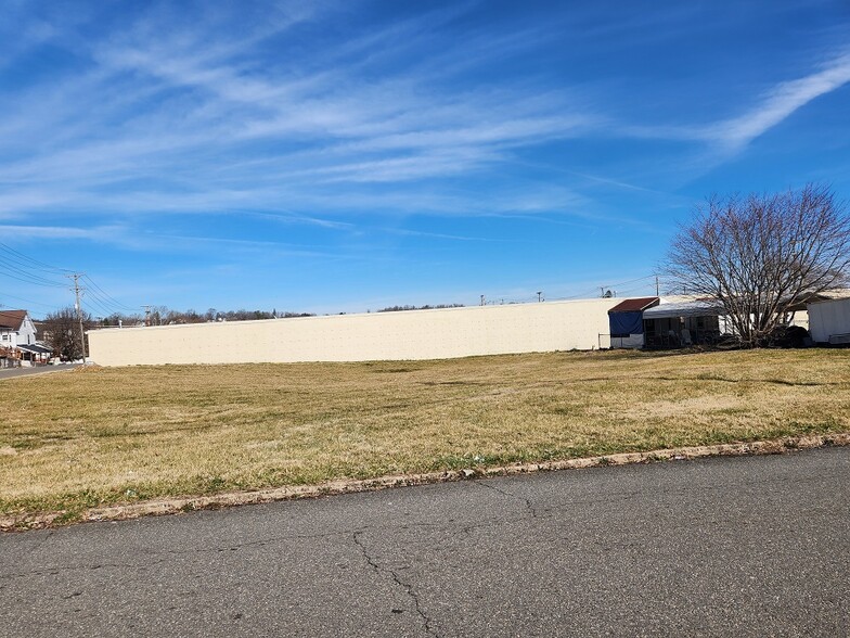 151 Valley St, Pulaski, VA for sale - Building Photo - Image 3 of 7