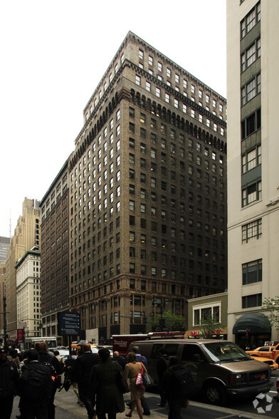 463 Seventh Ave, New York, NY for lease - Primary Photo - Image 1 of 6