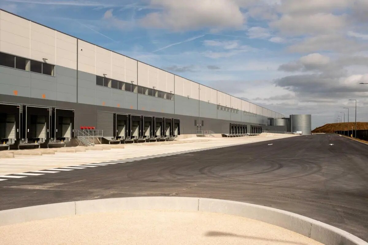 Industrial in Illiers-Combray for lease Building Photo- Image 1 of 21