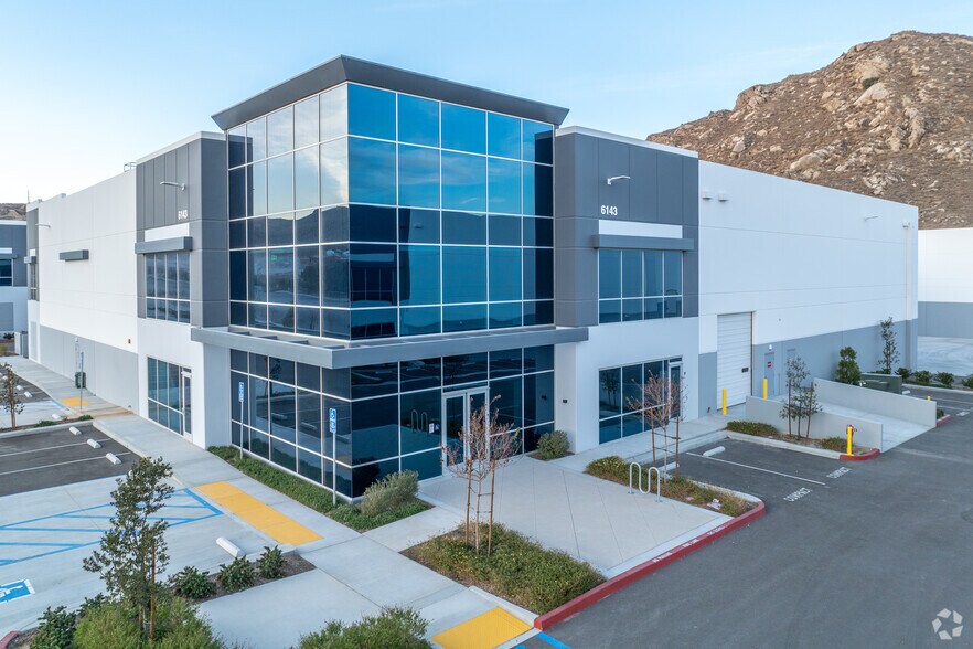 20th St. & Caterpillar Ct, Jurupa Valley, CA for lease - Building Photo - Image 2 of 6