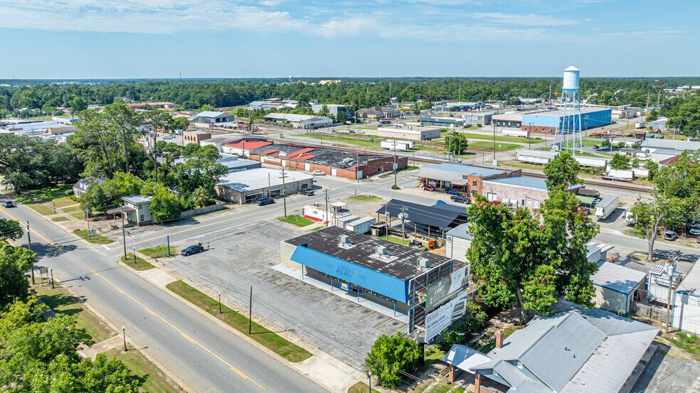 203 N Hutchinson Ave, Adel, GA for sale - Building Photo - Image 2 of 3