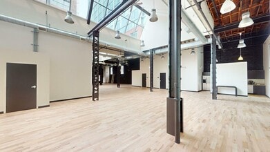 210-216 W Chicago Ave, Chicago, IL for lease Interior Photo- Image 1 of 10