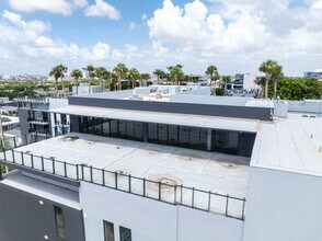 176 NW 25th St, Miami, FL for lease Building Photo- Image 1 of 3