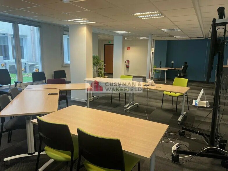 Office in Nîmes for sale - Interior Photo - Image 1 of 3