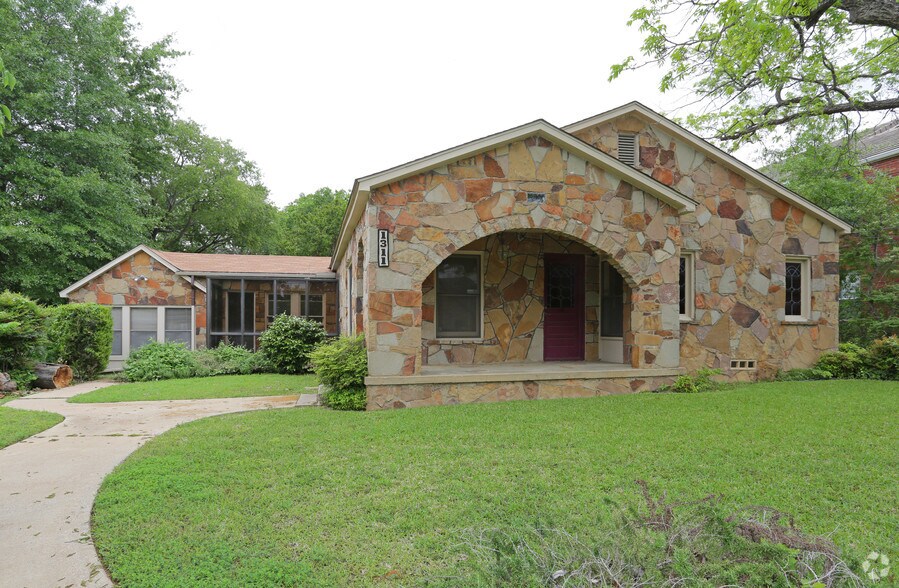 1311 W Abram St, Arlington, TX 76013