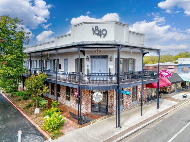 152-170 S Main St, Boerne, TX for lease - Building Photo - Image 1 of 26