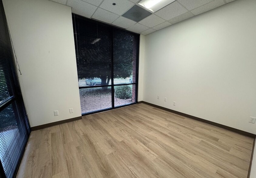 7800-7880 Thorndike Rd, Greensboro, NC for lease - Interior Photo - Image 2 of 8
