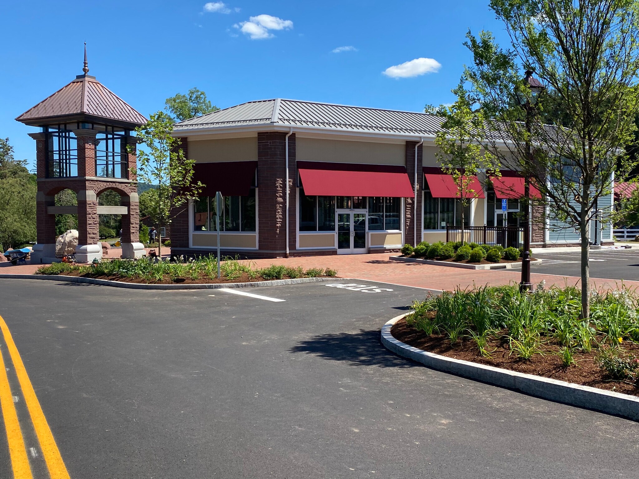 21 Ensign Dr, Avon, CT for lease Building Photo- Image 1 of 3