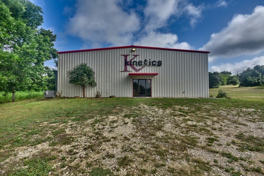 300 Lounge Rd, Brenham, TX for sale - Primary Photo - Image 1 of 1
