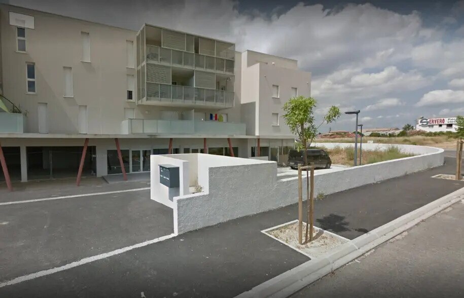 Retail in Béziers for lease - Building Photo - Image 2 of 5