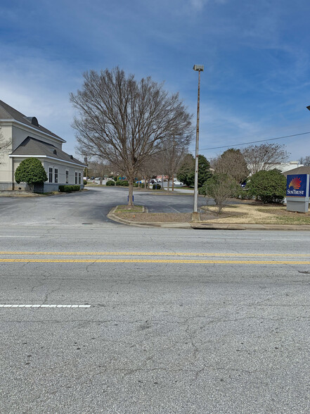 350 E Henry St, Spartanburg, SC for sale - Building Photo - Image 3 of 4