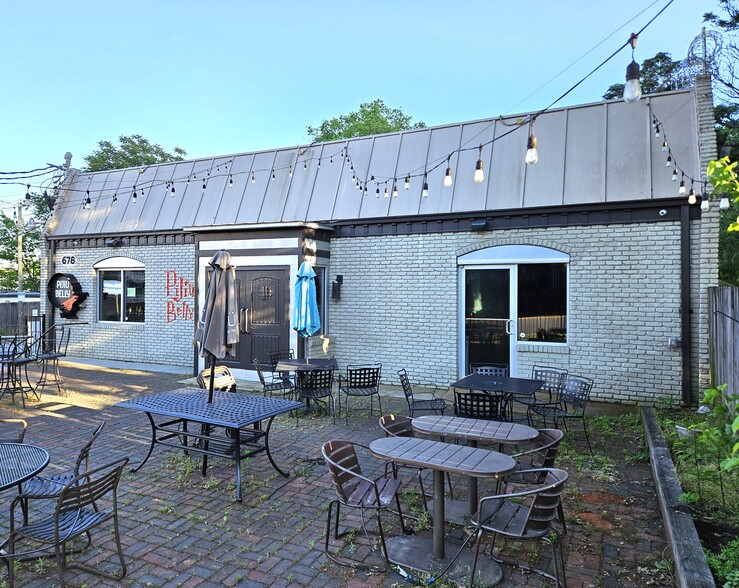 678 NW 10th St, Atlanta, GA for lease - Building Photo - Image 2 of 13