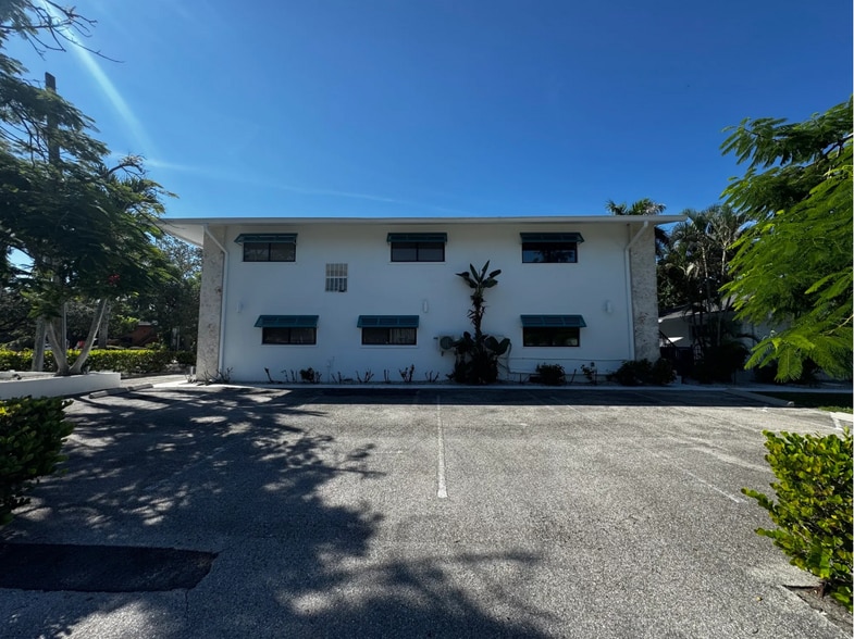 3350 Bayshore Dr, Naples, FL for sale - Building Photo - Image 2 of 10