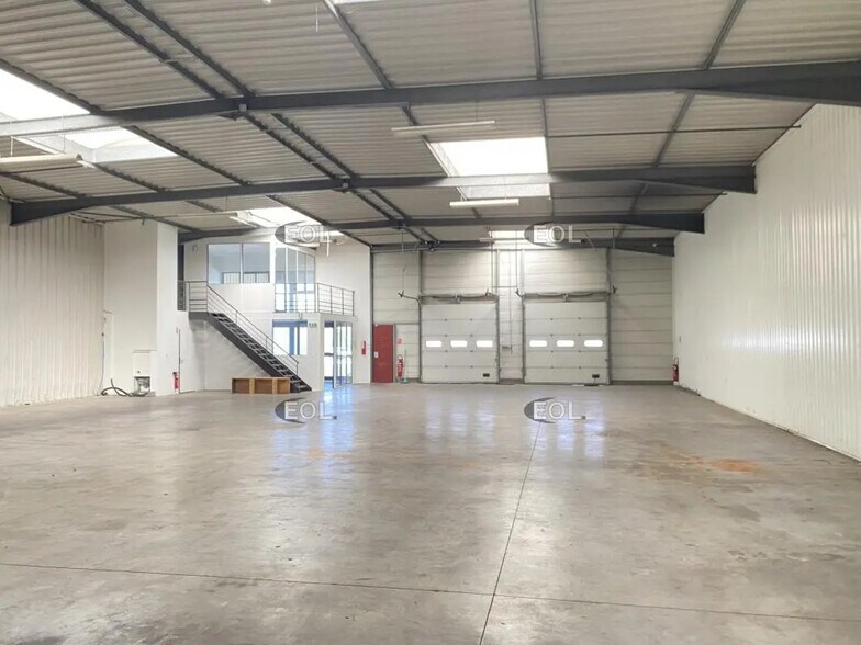 Industrial in Corbas for lease - Building Photo - Image 3 of 11