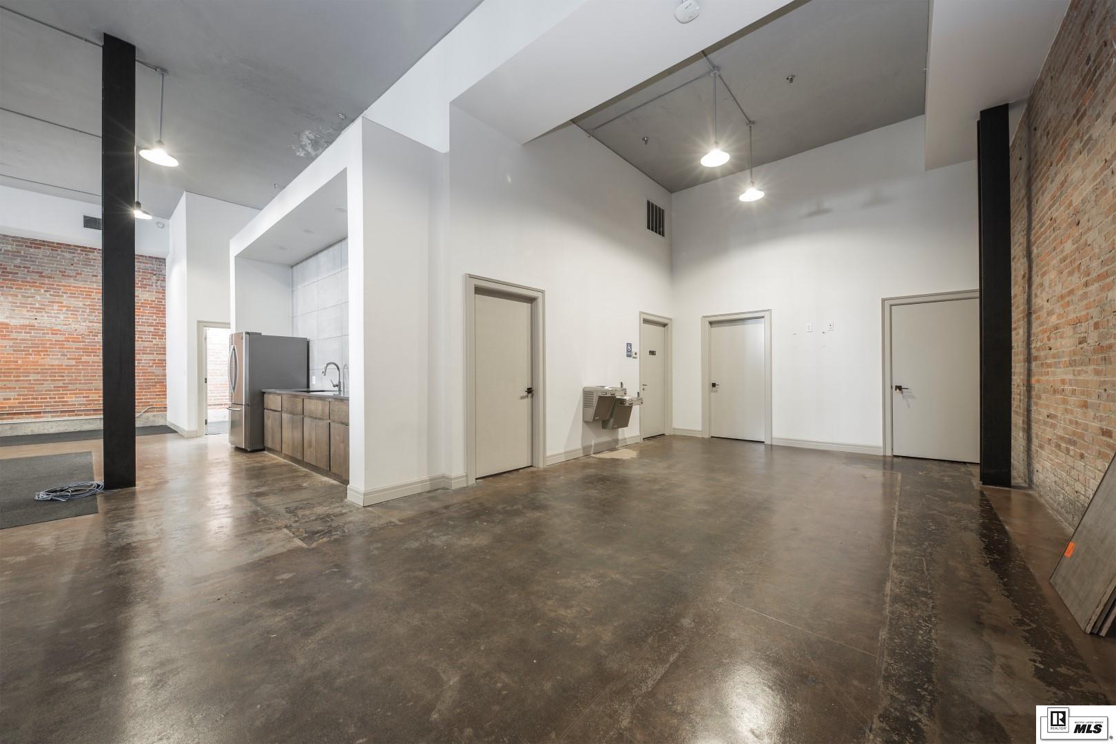 217 Desiard St, Monroe, LA for lease Interior Photo- Image 1 of 13