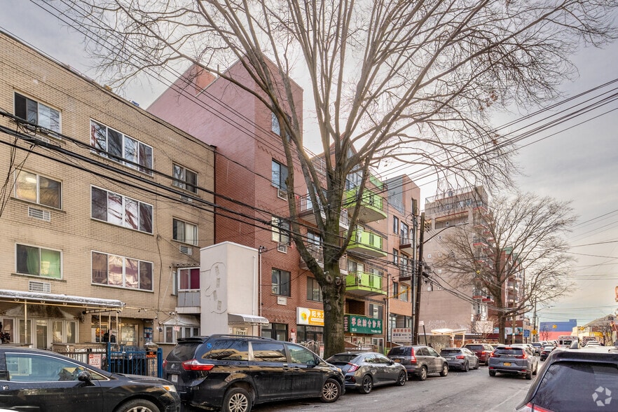 13236 41st Ave, Flushing, NY for sale - Building Photo - Image 3 of 6