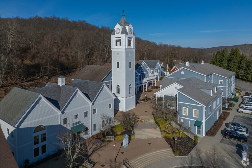 600 Clock Tower Commons, Brewster, NY for sale - Primary Photo - Image 1 of 11