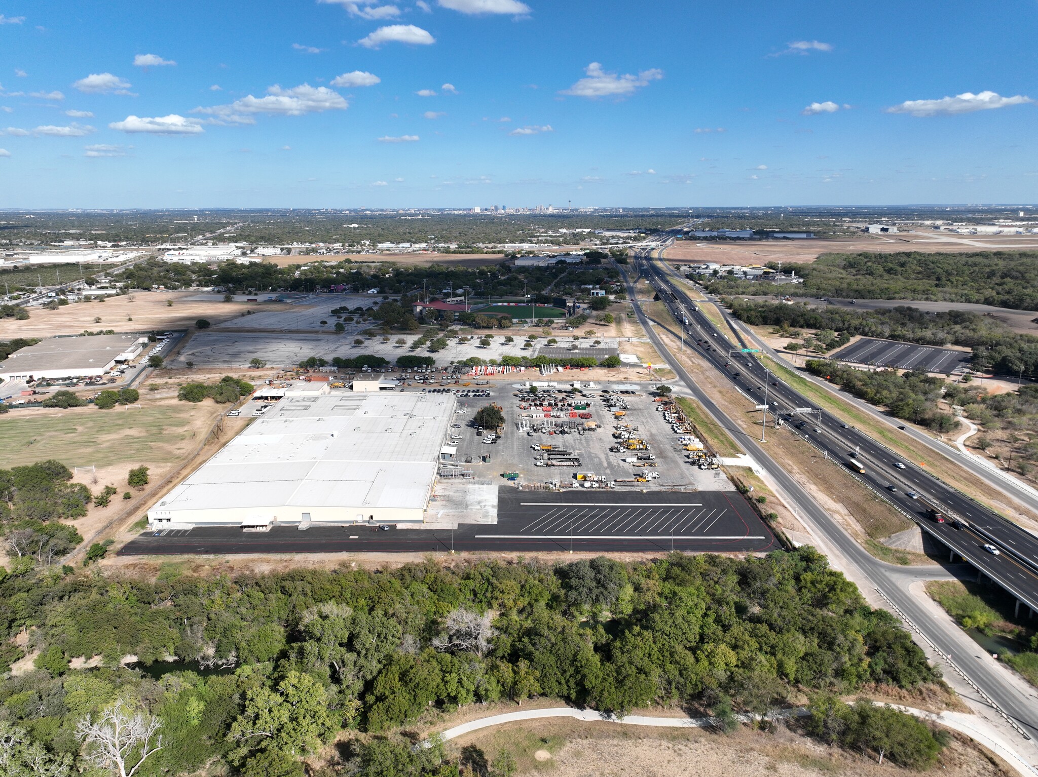 5827 W Us Highway 90, San Antonio, TX for lease Building Photo- Image 1 of 8