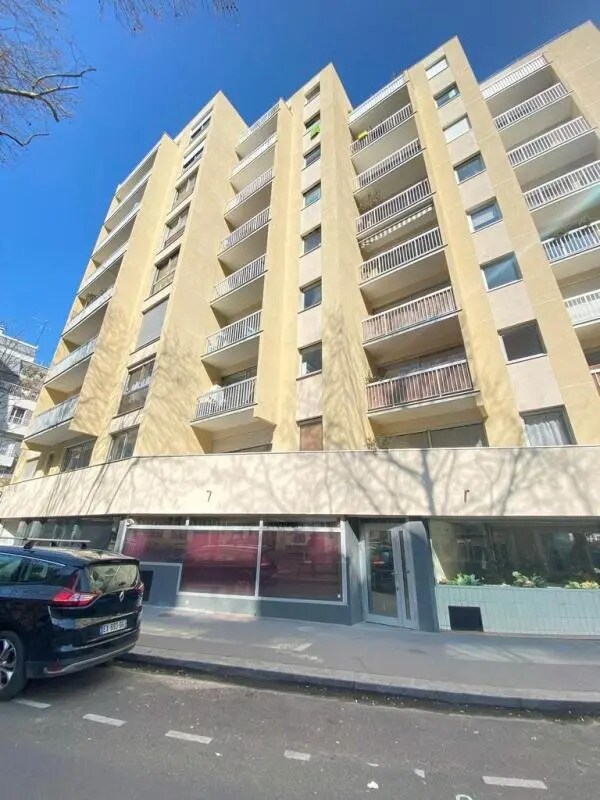 Retail in Paris for sale Building Photo- Image 1 of 6