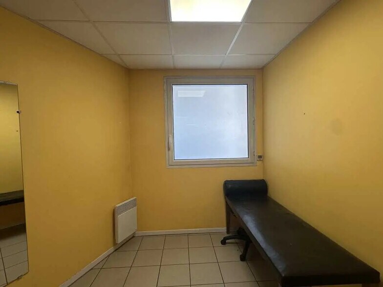 Retail in Bordeaux for lease - Interior Photo - Image 3 of 4