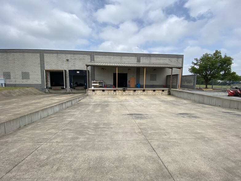 21600 Miles Rd, North Randall, OH for lease - Building Photo - Image 3 of 29