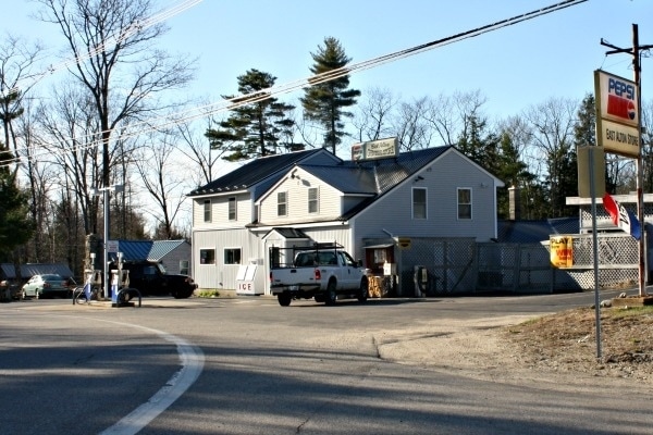 793 E Side Dr, Alton, NH for sale - Primary Photo - Image 1 of 1