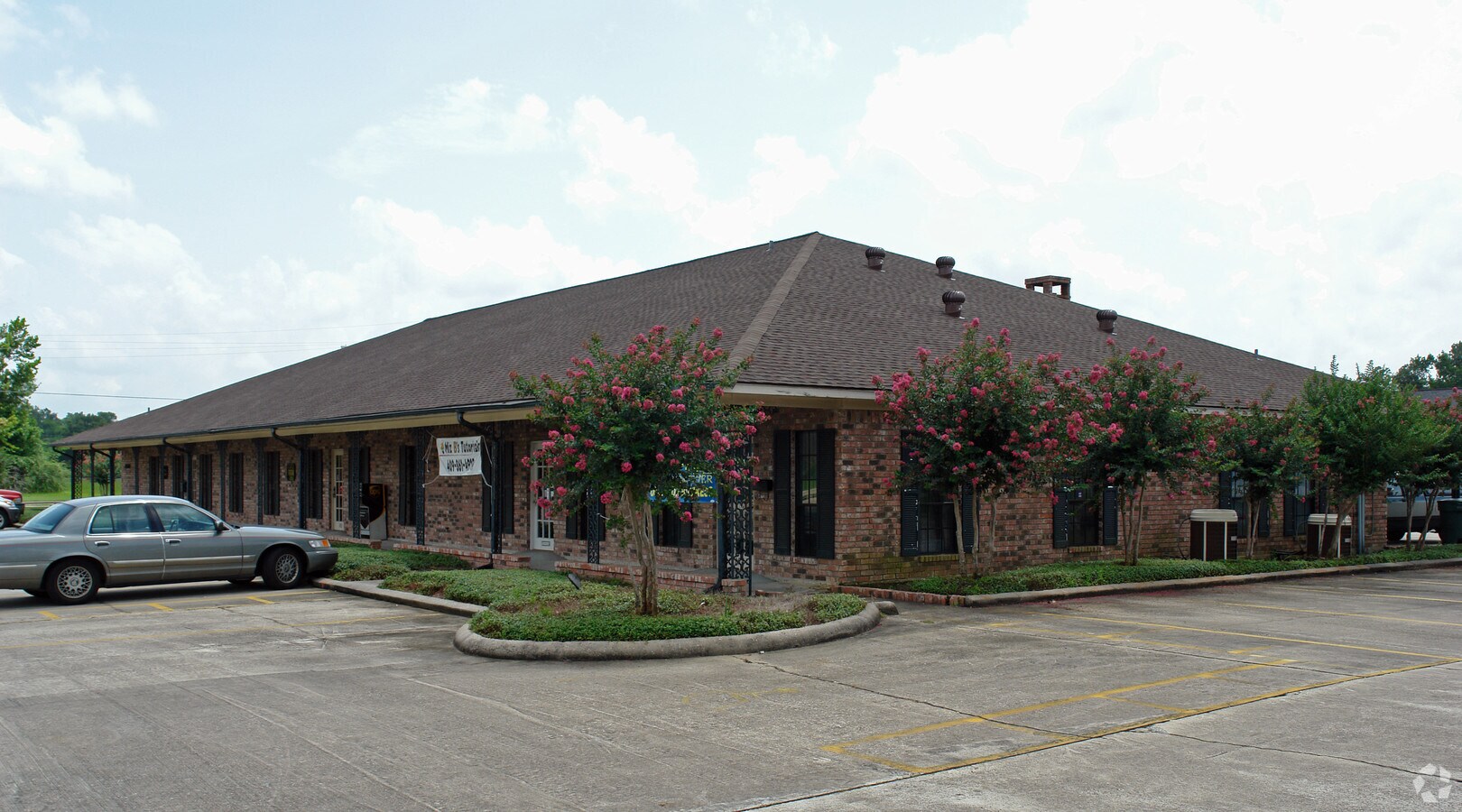 7060 Phelan Blvd, Beaumont, TX 77706