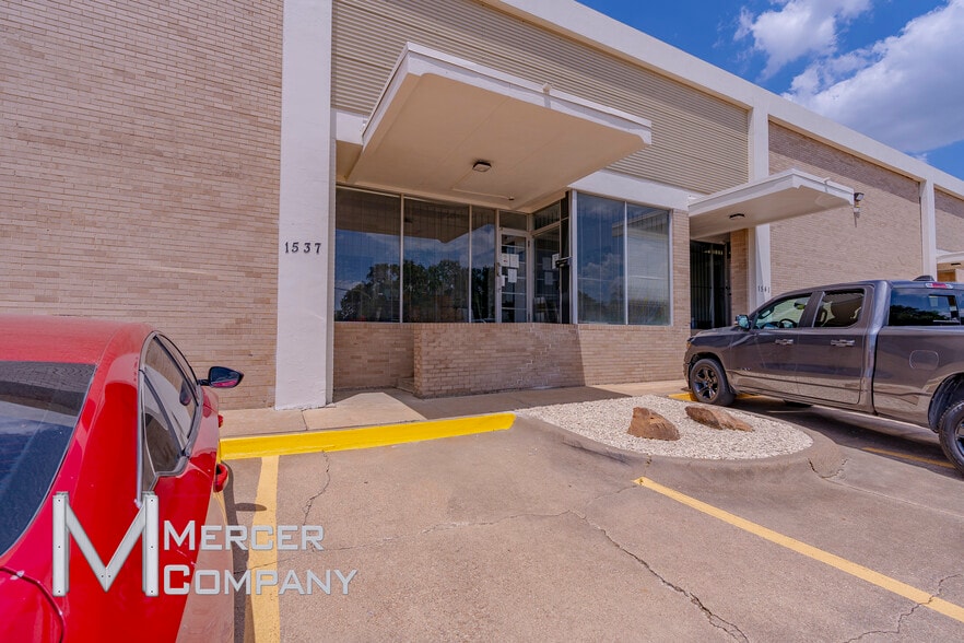 1533-1555 Prudential Dr, Dallas, TX for lease - Building Photo - Image 2 of 26