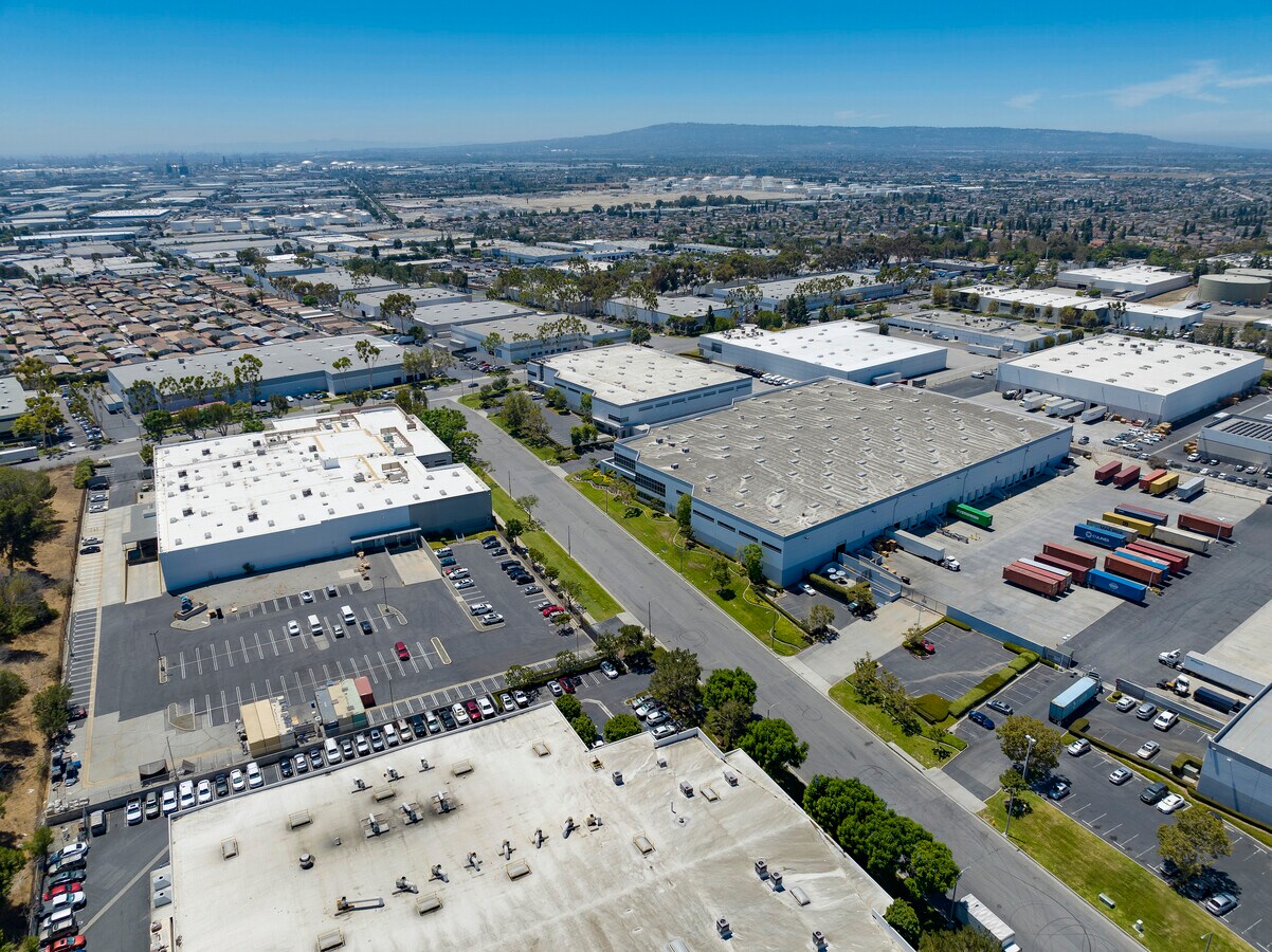 2103 E University Dr, Compton, CA 90220