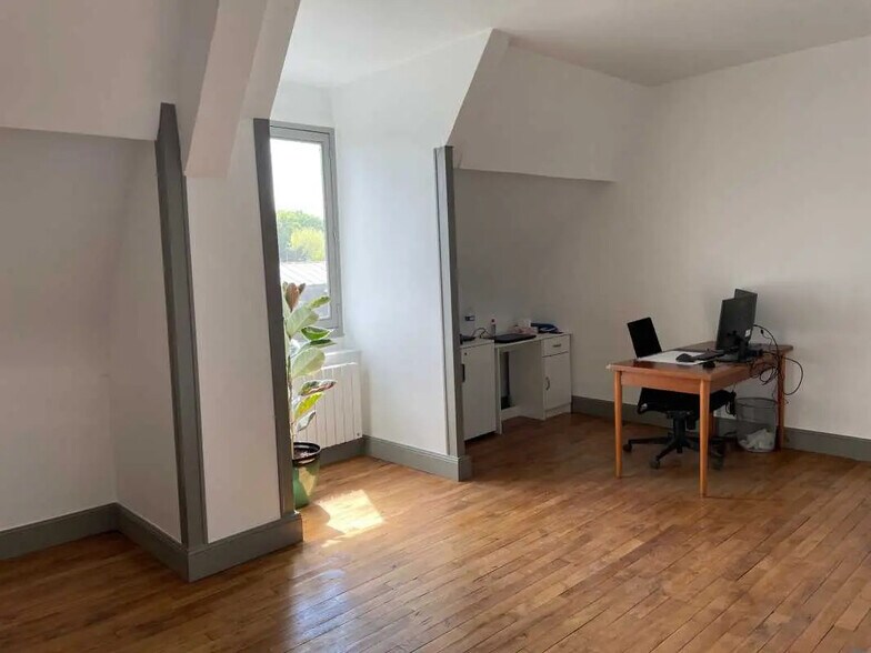 Office in Soissons for lease - Building Photo - Image 2 of 5