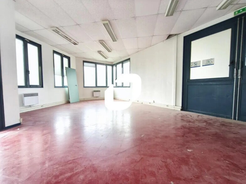 Flex in Créteil for lease - Building Photo - Image 3 of 16