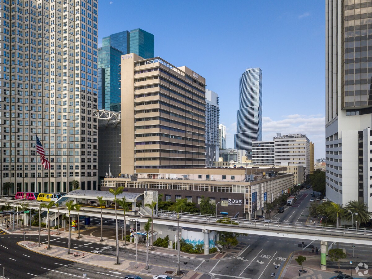 100 S Biscayne Blvd, Miami, FL 33131 Retail for Lease