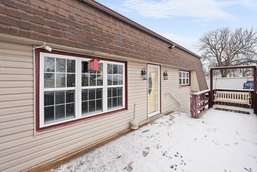 621 N Halleck St, Demotte, IN for sale - Building Photo - Image 3 of 34