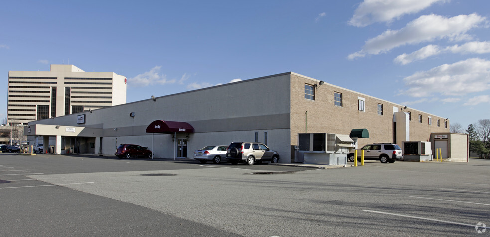 135 Raritan Center Pky, Edison, NJ for lease - Building Photo - Image 3 of 9
