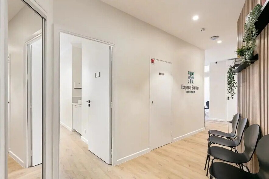 Office in Nice for lease - Interior Photo - Image 3 of 4