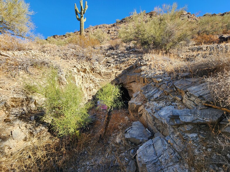 66000 Powerline Rd, Wenden, AZ for sale - Primary Photo - Image 1 of 12