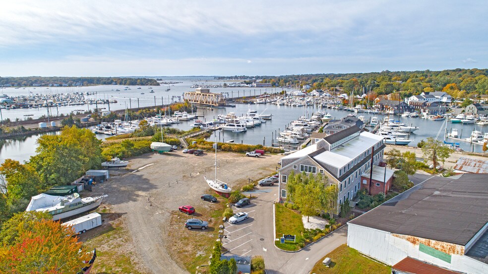 60 Willow St, Mystic, CT 06355