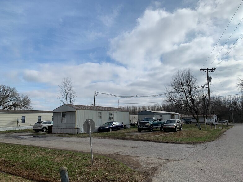 190 Lake St, Lewisport, KY 42351