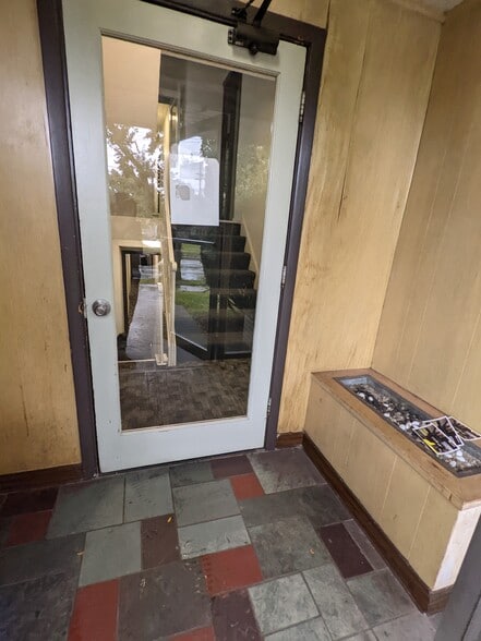 17740 Lakeshore Blvd, Cleveland, OH for sale - Building Photo - Image 3 of 12