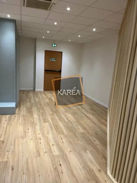 Office in Torcy for lease - Interior Photo - Image 3 of 5