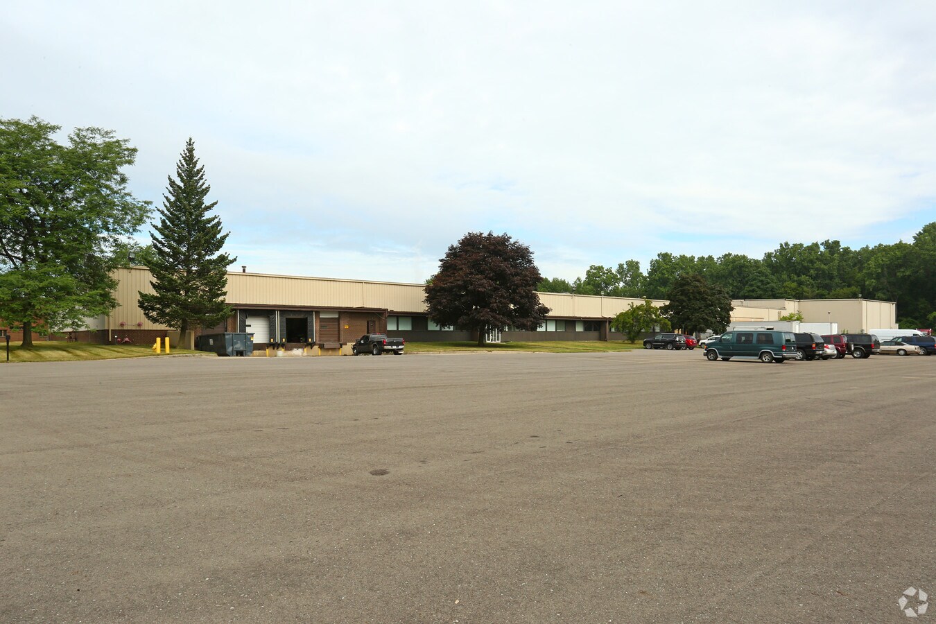 27000 Wick Rd, Taylor, MI 48180