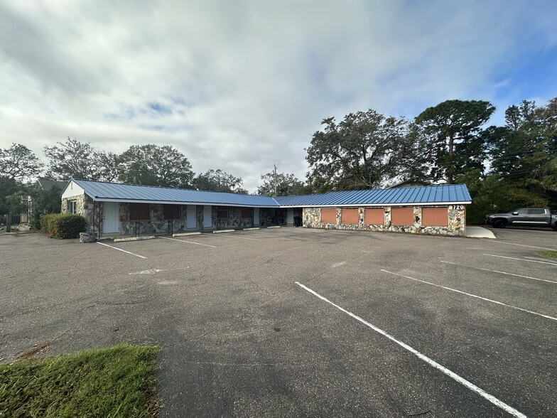 5720 4th St N, Saint Petersburg, FL for lease - Building Photo - Image 1 of 8